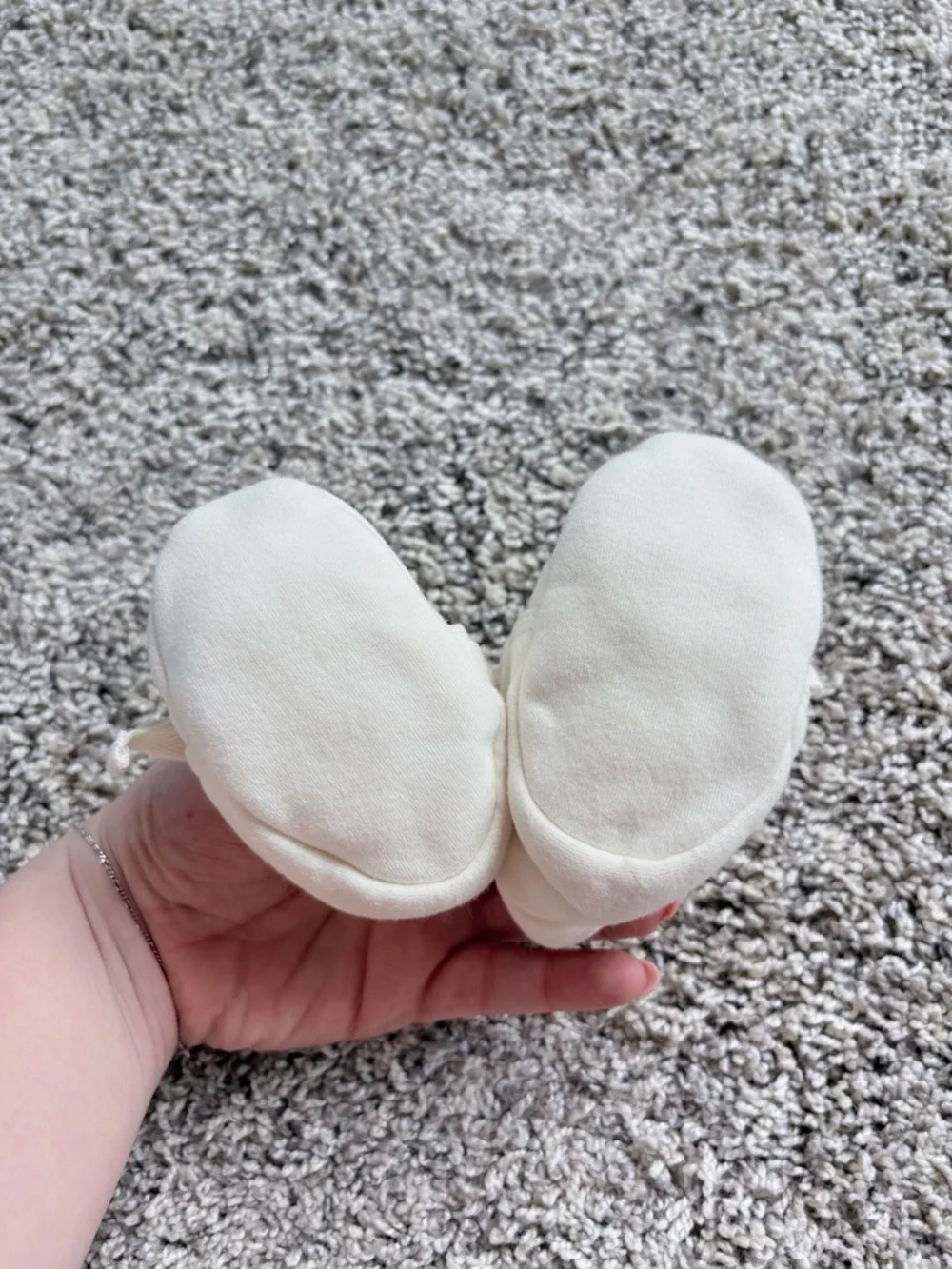 🍨Quincy Mae Baby Booties Natural Cream with Dust Bag - Picture 3 of 5